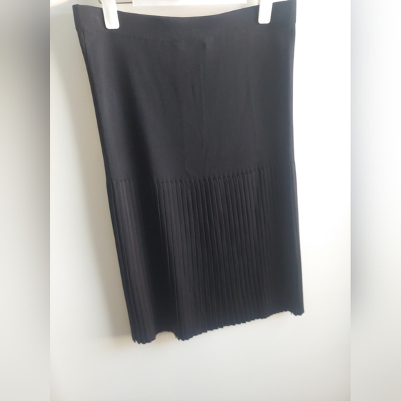 Misook Pull On Pleated Hem Black Skirt Classic Minimalist Designer XL - Picture 5 of 8